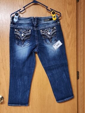Vigoss Women's Jean capris with Embellished Back Pockets 9/10×21 number 3490
